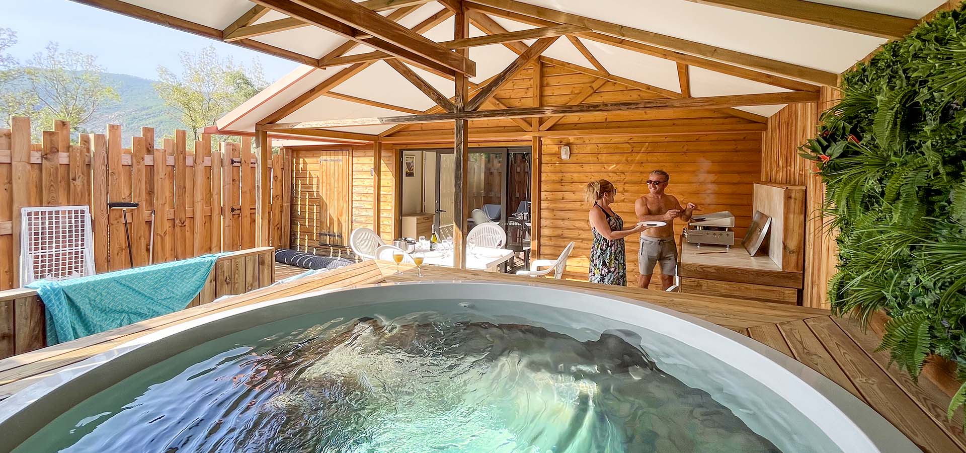 Camping Porto Vecchio bungalow corte terrasse plancha bain de detente
